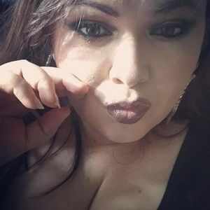 Meet your Posher, Flora